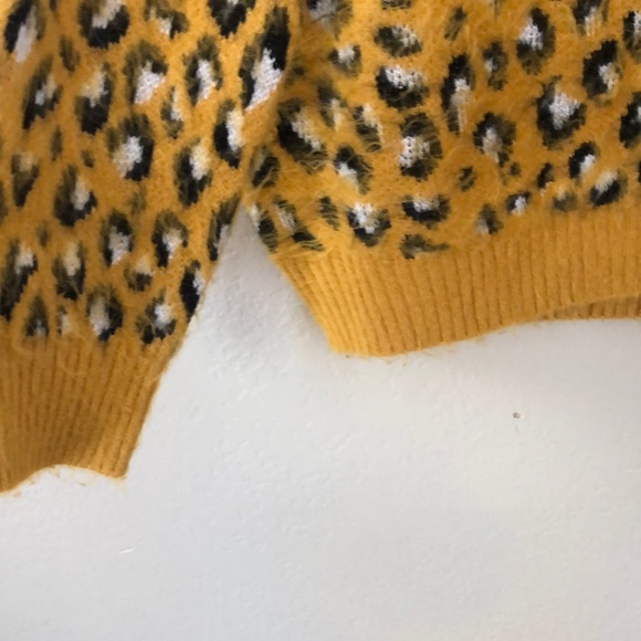 Beautiful soft leopard print sweater. - Picture 4 of 4
